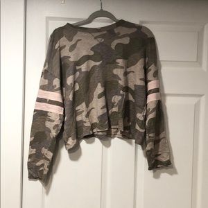 Hollister Camouflage/green shirt